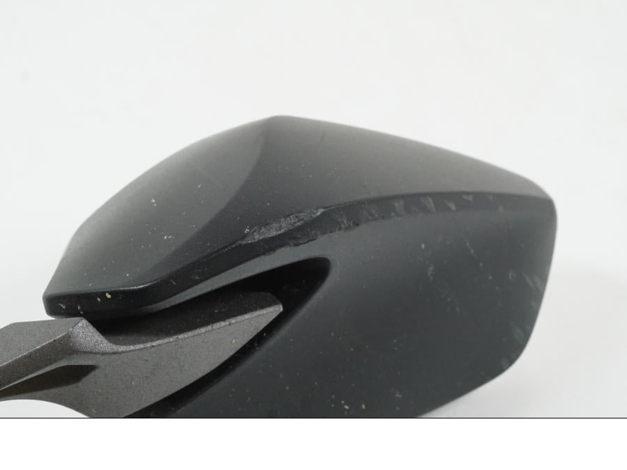 Höger sida på Backspegel från en Ducati Multistrada 950 -2019 motorcykel.