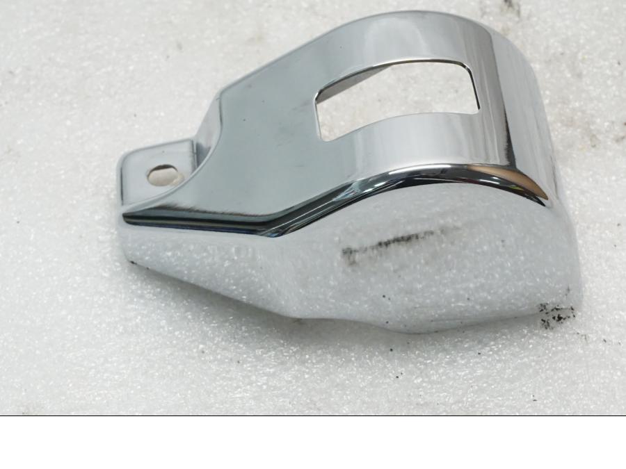 Höger sida på Bromsvätskebehållarkåpa från en Kawasaki VN 1500 Mean Streak -2003 motorcykel.