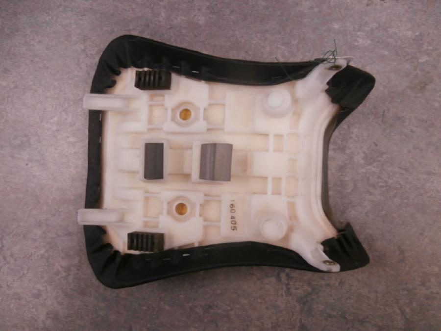 Snett uppifrån på Sadel från en Suzuki SV 650 -2006 motorcykel.