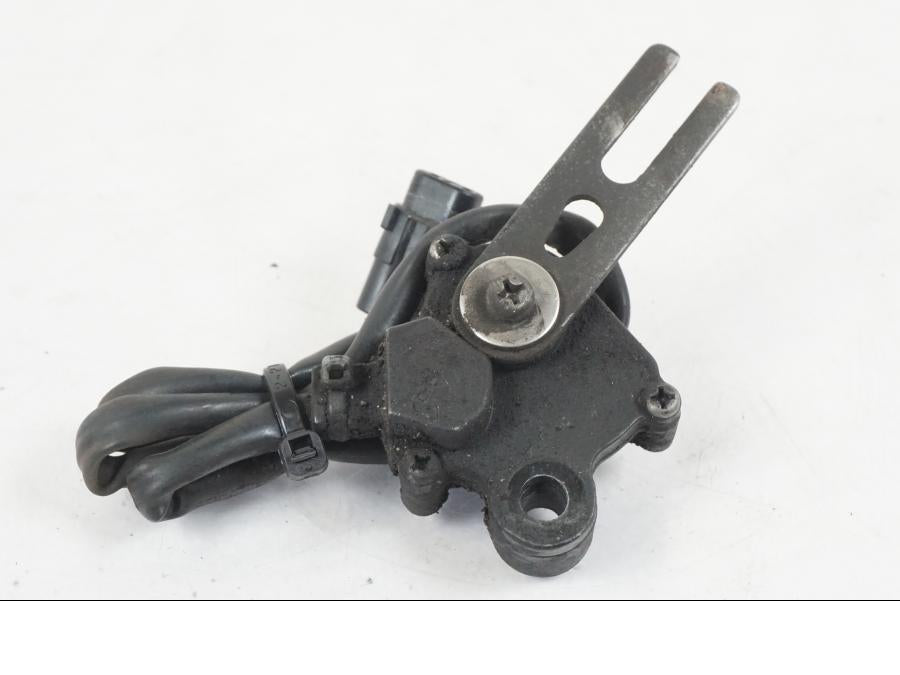 VÀnster sida pÄ Sidostödsbrytare frÄn en Kawasaki ER-6F -2010 motorcykel.