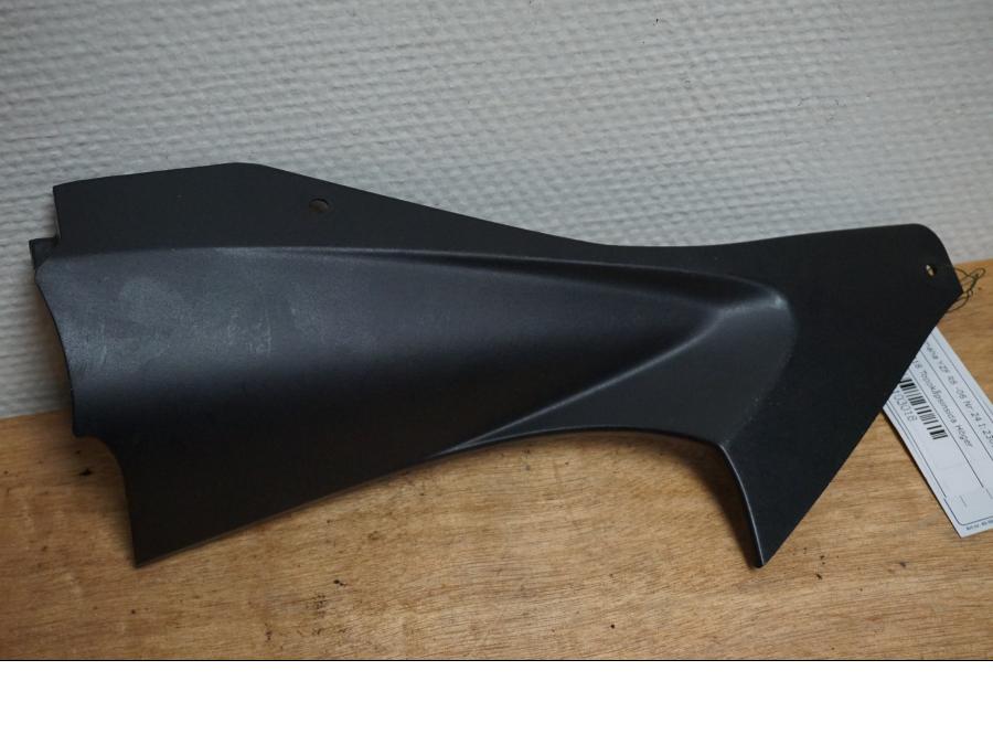 Framsidan på Toppkåpsinsida från en Yamaha YZF R6 -2006 motorcykel.