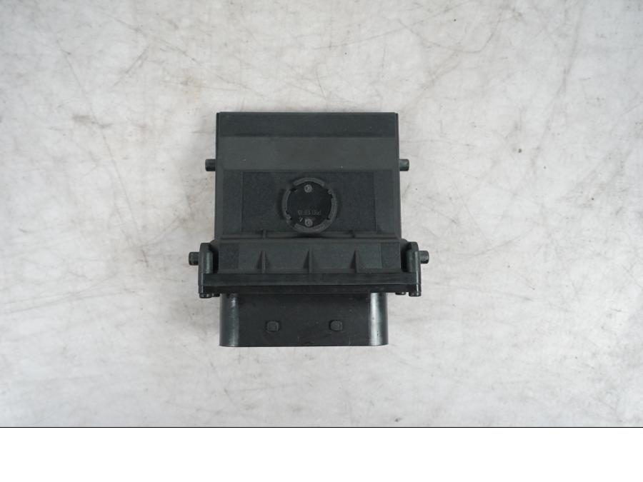 Baksidan på ESA Control Unit från en BMW S 1000 XR -2019 motorcykel.