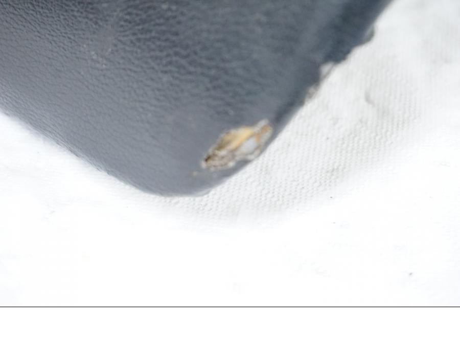 Snett nerifrån på Sadel från en Suzuki GSX-R 750 -1985 motorcykel.