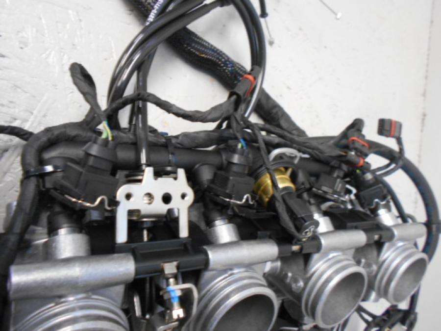 Snett uppifrån på Spjällhus från en BMW K 1300 GT -2009 motorcykel.