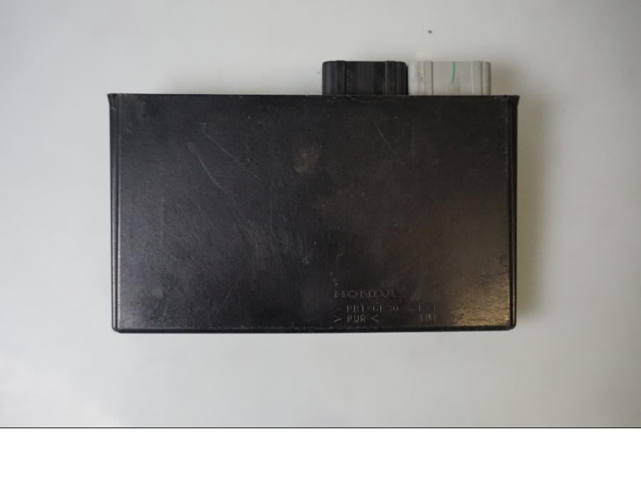 Baksidan på CDI / ECU från en Honda CRF 1000 Africa Twin -2016 motorcykel.