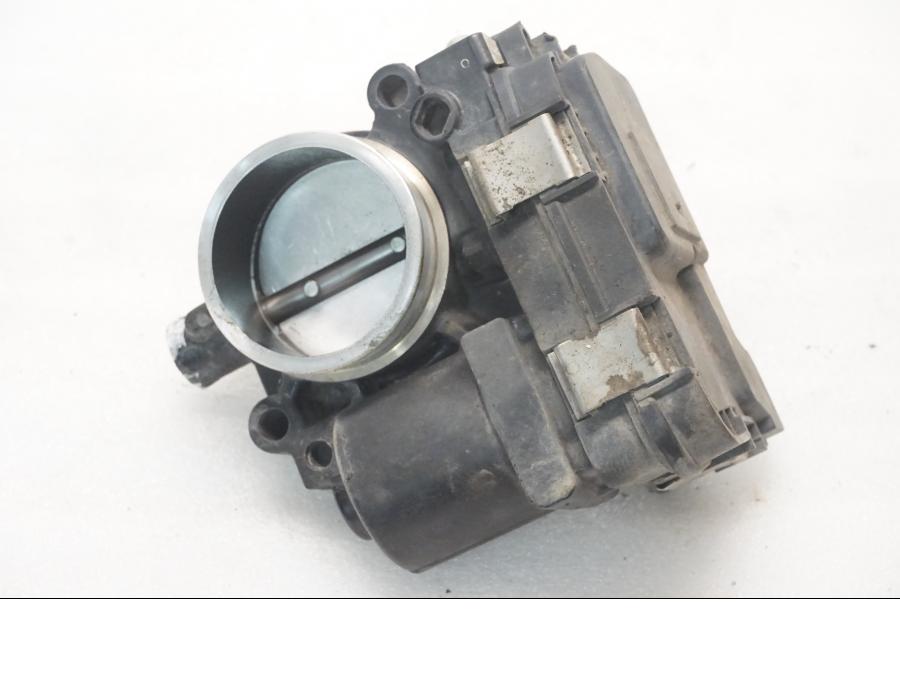 Baksidan på Spjällhus från en BMW R 1200 GSA -2017 motorcykel.