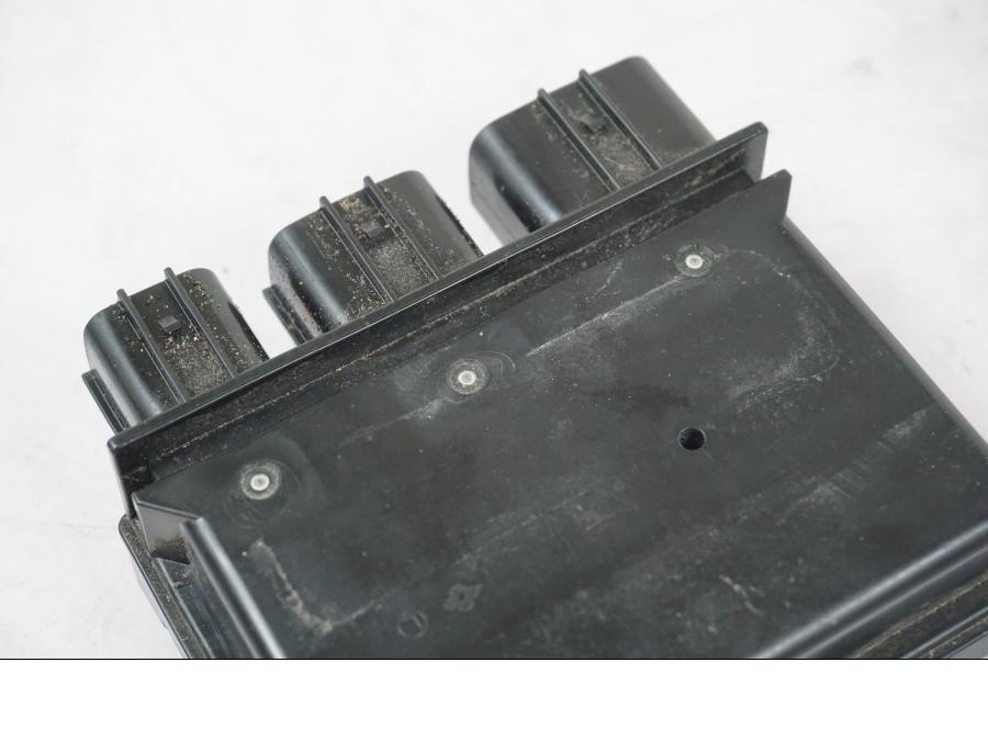 Snett uppifrån på Reläbox från en Kawasaki ZX-6R -2011 motorcykel.