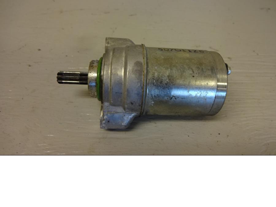 Framsidan på Startmotor från en Yamaha YZF-R 125 -2012 motorcykel.