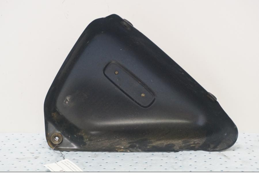 Baksidan på Sidopanel från en Triumph Thunderbird 900 -2000 motorcykel.