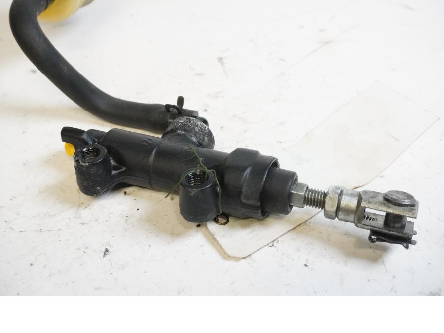 Höger sida på Bromshuvudcylinder från en Triumph Daytona 675 -2010 motorcykel.