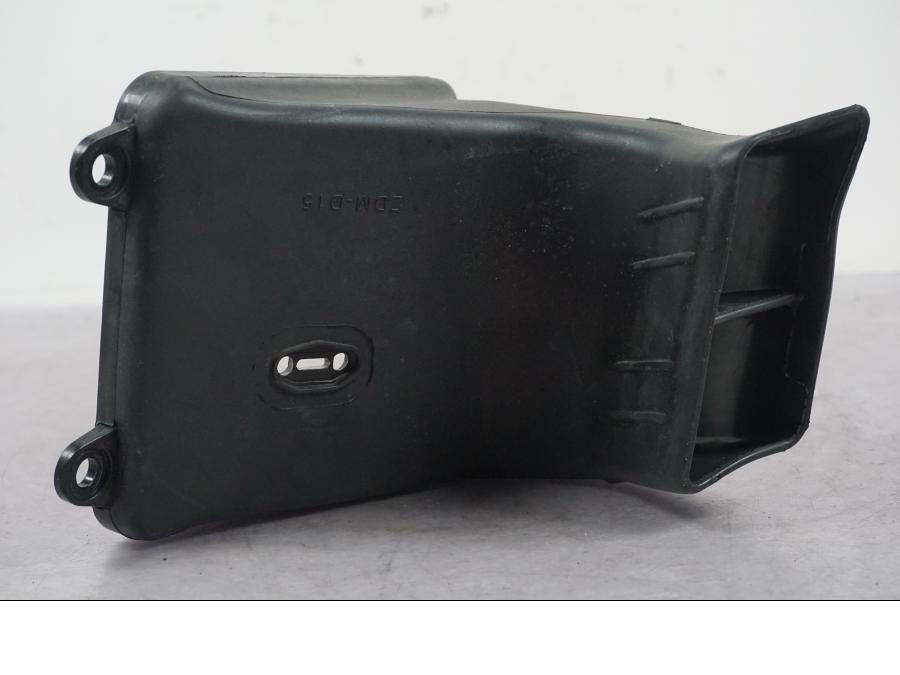 Snett uppifrån på Luftburksnorkel från en Ducati Multistrada V4 -2024 motorcykel.