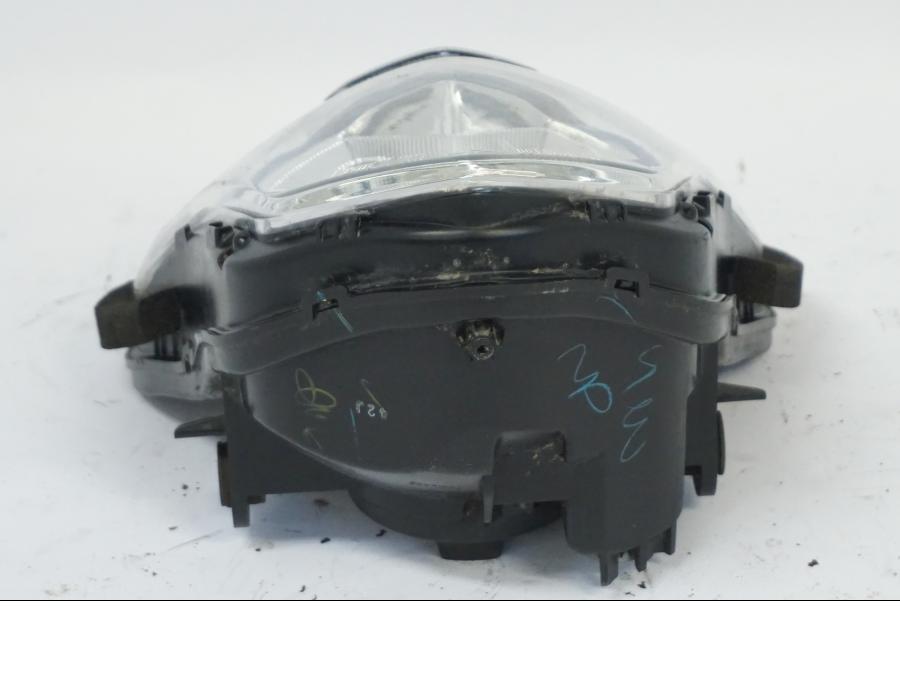 Extrabild2 på Strålkastare från en Honda CB 500 X -2015 motorcykel.