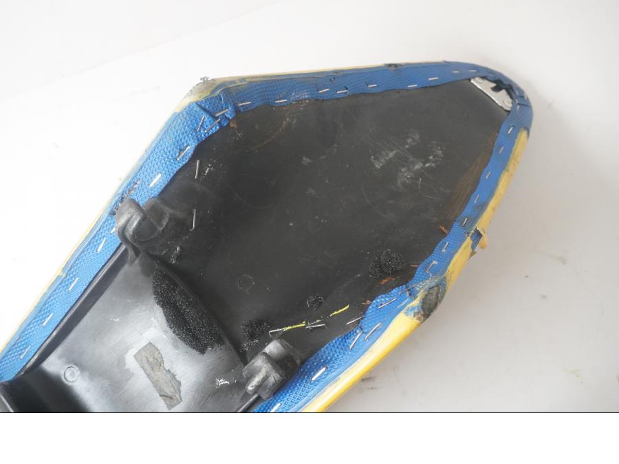 Snett nerifrån på Sadel från en Husaberg FE 02 -2004 motorcykel.