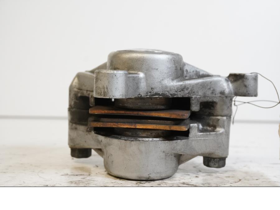 Höger sida på Bromsok från en Yamaha XV 750 -1993 motorcykel.