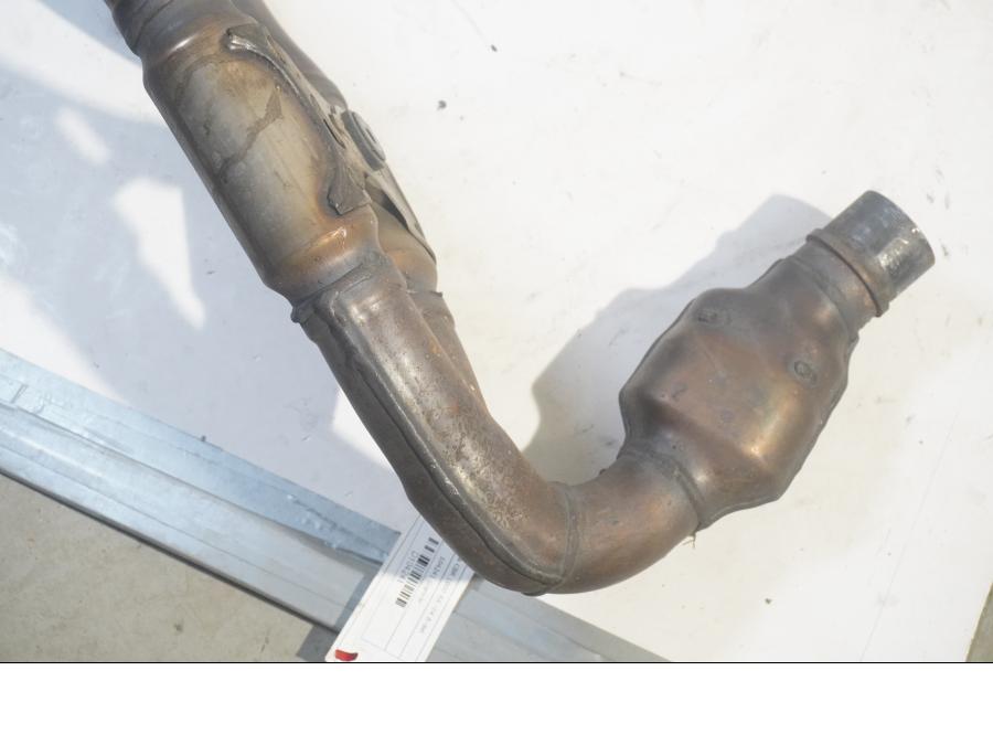 Höger sida på Grenrör från en Honda CBR 1000 RR -2004 motorcykel.