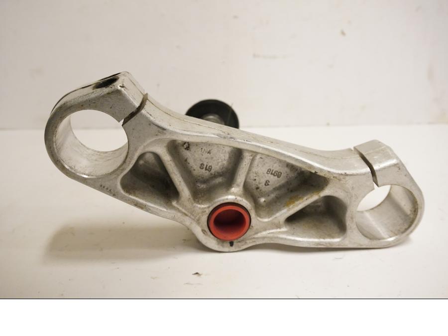 Baksidan pÄ Gaffelkrona frÄn en Triumph Speed Triple -2002 motorcykel.