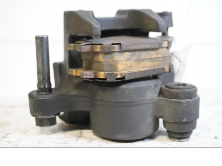 Höger sida på Bromsok från en Suzuki SV 1000 -2005 motorcykel.