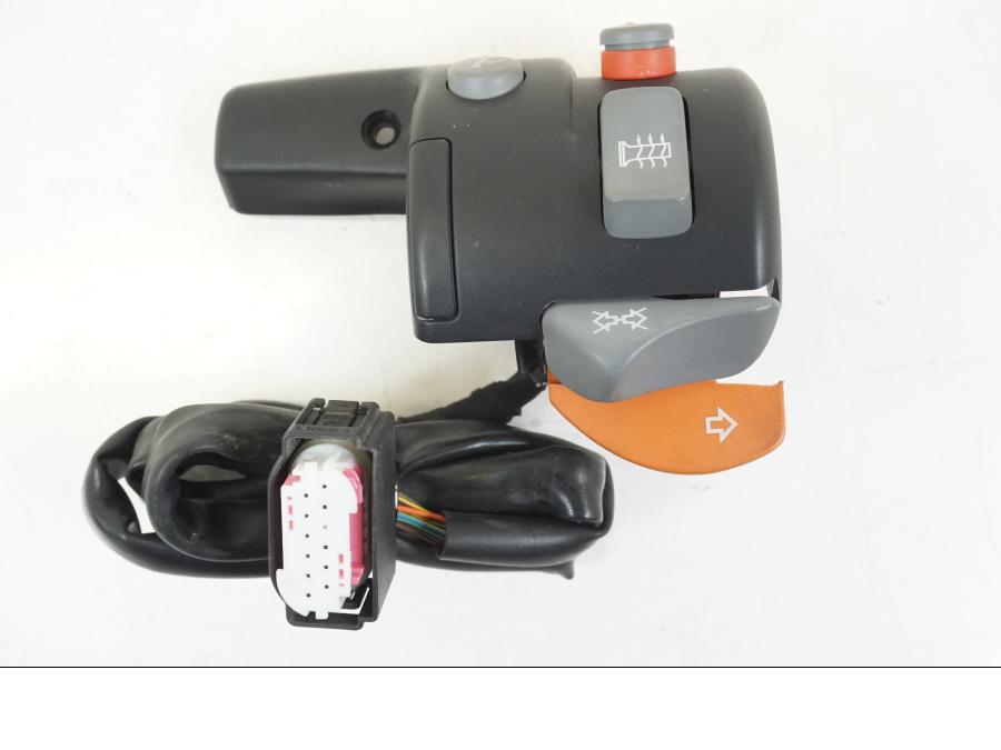 Framsidan på Styrelreglage från en BMW K 1200 LT -2004 motorcykel.