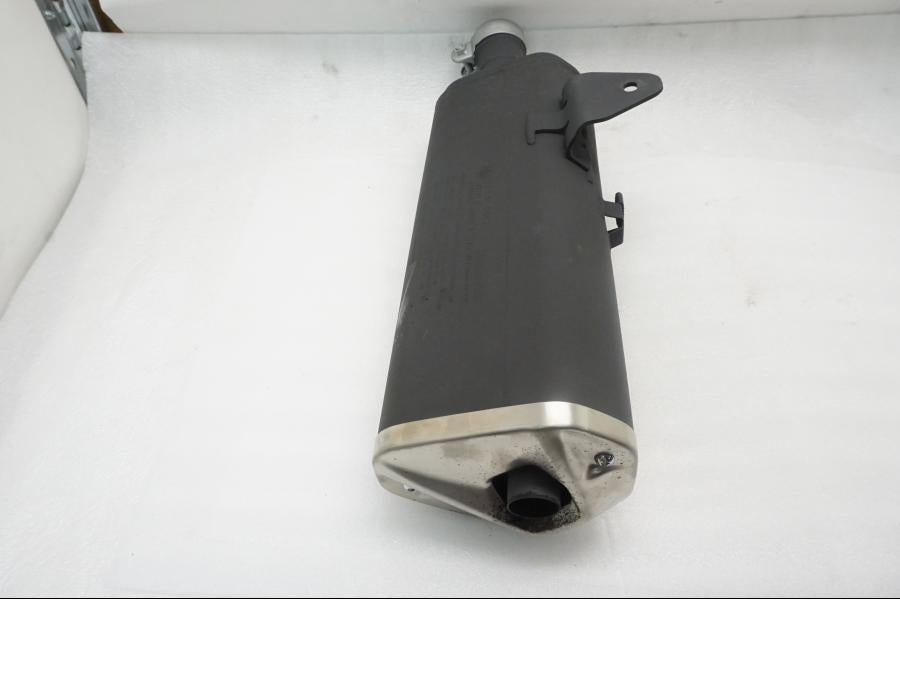 Vänster sida på Ljuddämpare från en Kawasaki Z 400 -2020 motorcykel.