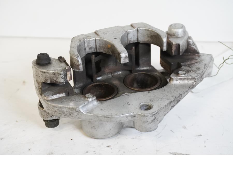 Höger sida på Bromsok från en Yamaha XV 750 -1995 motorcykel.