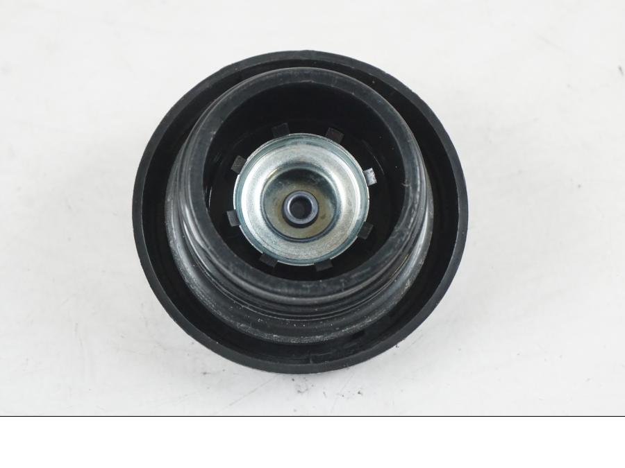 Vänster sida på Bensintanklucka från en H-D Street Glide FLHX -2012 motorcykel.