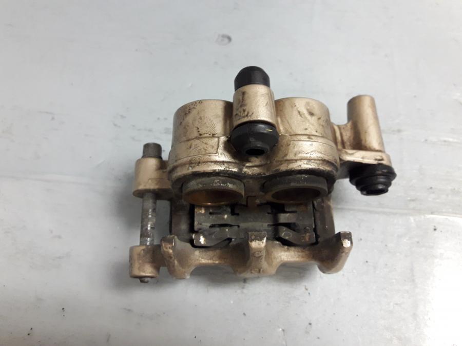 Baksidan på Bromsok från en Honda CBR 125 R -2005 motorcykel.