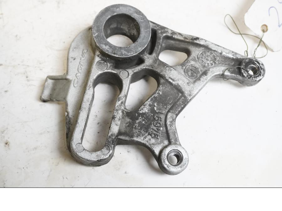 Baksidan på Bromsoksfäste från en Cagiva Raptor 1000 -2002 motorcykel.