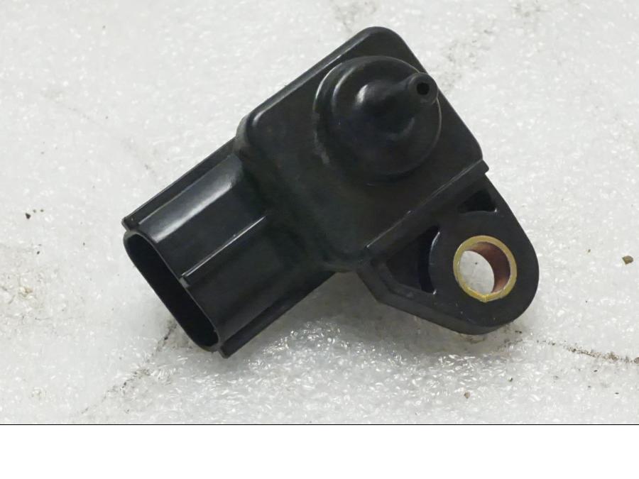 Baksidan på Mapsensor från en Kawasaki VN 1500 Mean Streak -2003 motorcykel.