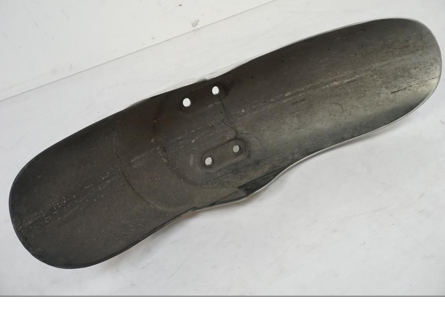 Extrabild2 på <p>Framskärm från Yamaha V-MAX 1200 1997.</p>
<p>Mindre ytliga repor finns se bilder.</p>
<p>Skavmärke se bild.</p> motorcykel.