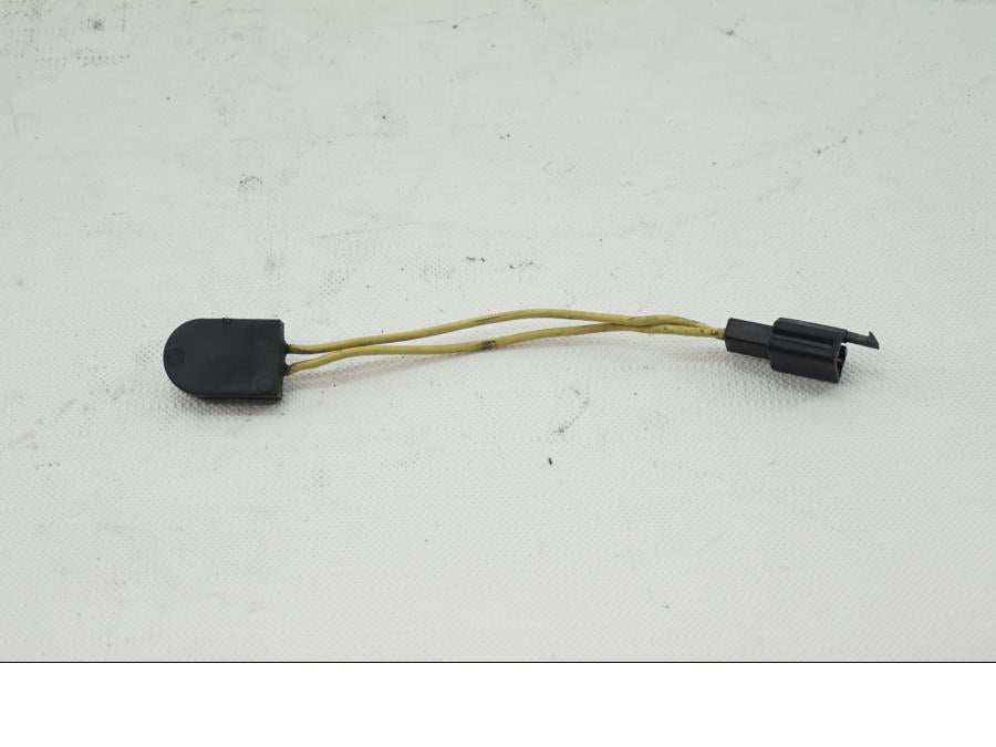 Framsidan på Temperatursensor från en KTM 950 SM -2006 motorcykel.