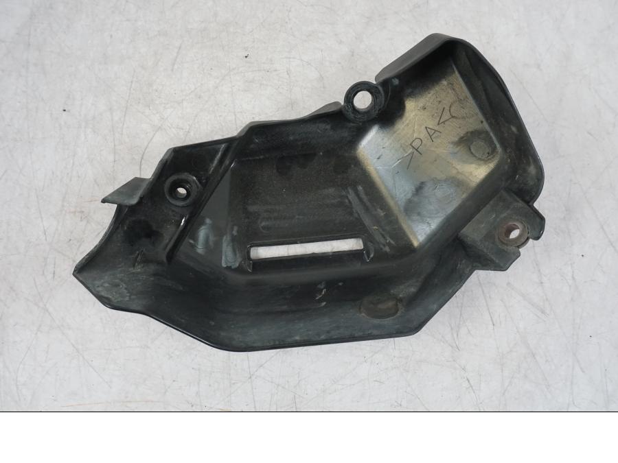 Höger sida på Vattenexpansionskärl från en Yamaha MT-09 -2016 motorcykel.