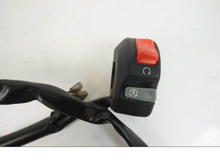 Baksidan på Styrelreglage från en Yamaha XJR 1300 -2007 motorcykel.