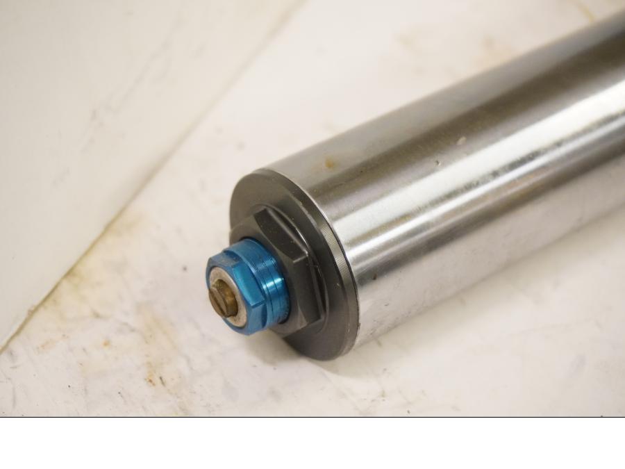 Snett uppifrån på Gaffelben från en Kawasaki ZX-9R -1999 motorcykel.