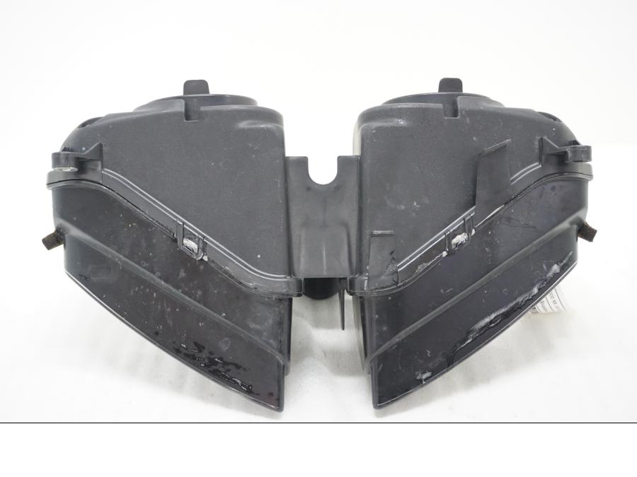 Vänster sida på Strålkastare från en Honda CBR 1000 RR -2004 motorcykel.