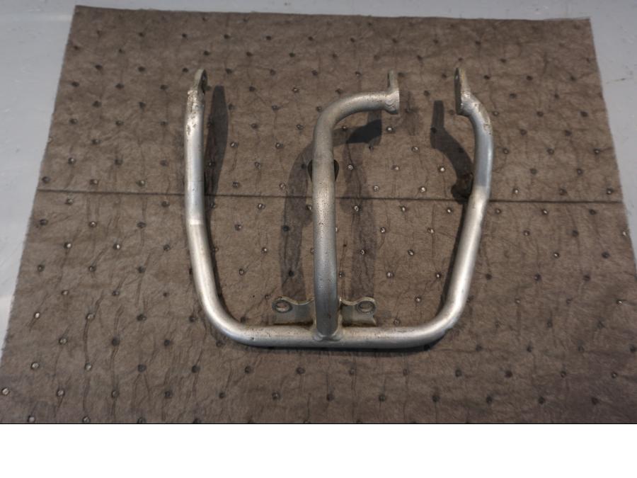 Vänster sida på Motorskyddsbåge från en Honda XR 600 R -1990 motorcykel.