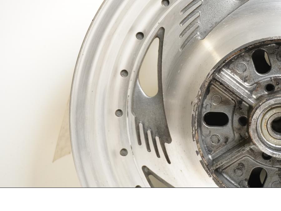 Extrabild6 på Fälg från en Suzuki VZ 800 -1997 motorcykel.