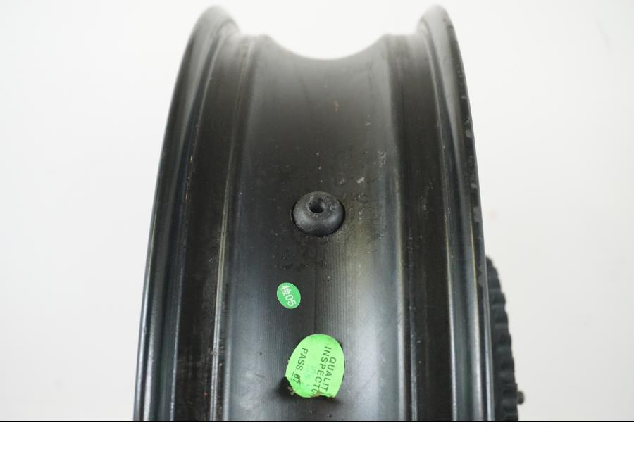 Extrabild6 på Fälg från en Yamaha MT 125 -2017 motorcykel.