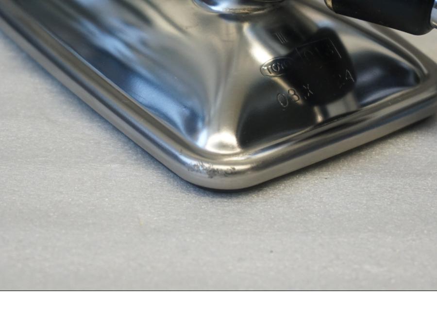 Vänster sida på Backspegel från en Suzuki VZ 800 -2009 motorcykel.