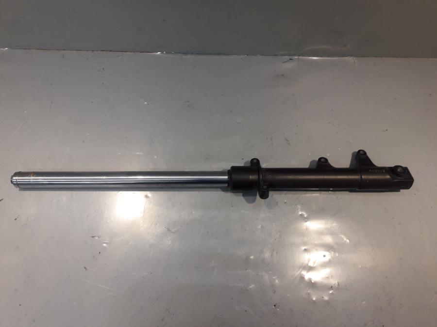 Baksidan på Gaffelben från en Honda CBR 125 R -2008 motorcykel.