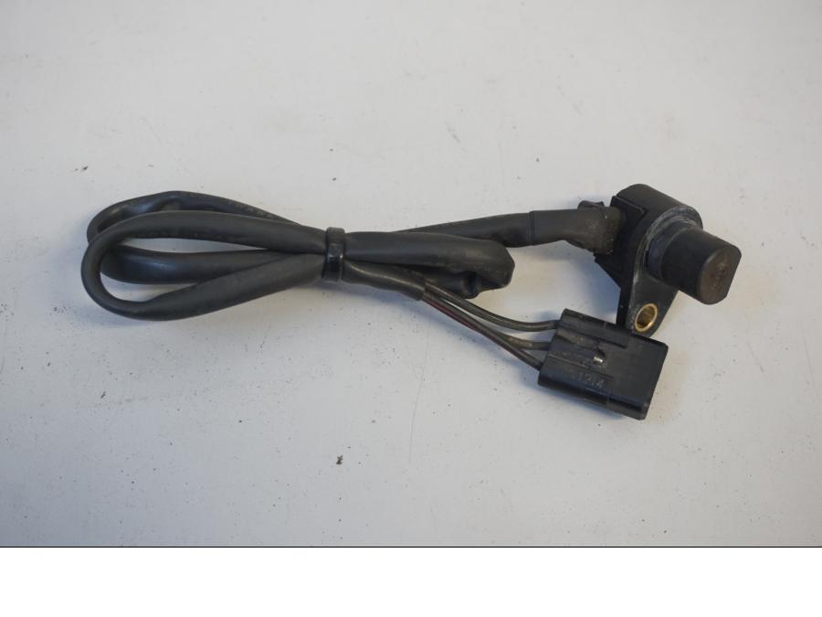 Baksidan på Hastighetsgivare från en Suzuki SFV 650 A Gladius -2012 motorcykel.