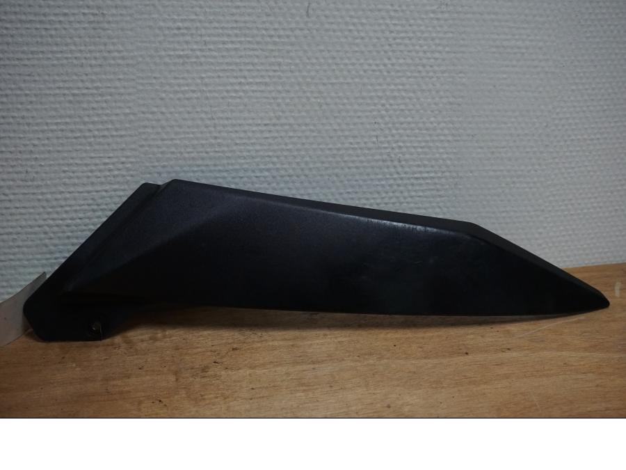 Framsidan på Bensintankskåpa från en Yamaha YZF 1000 R1 -2002 motorcykel.