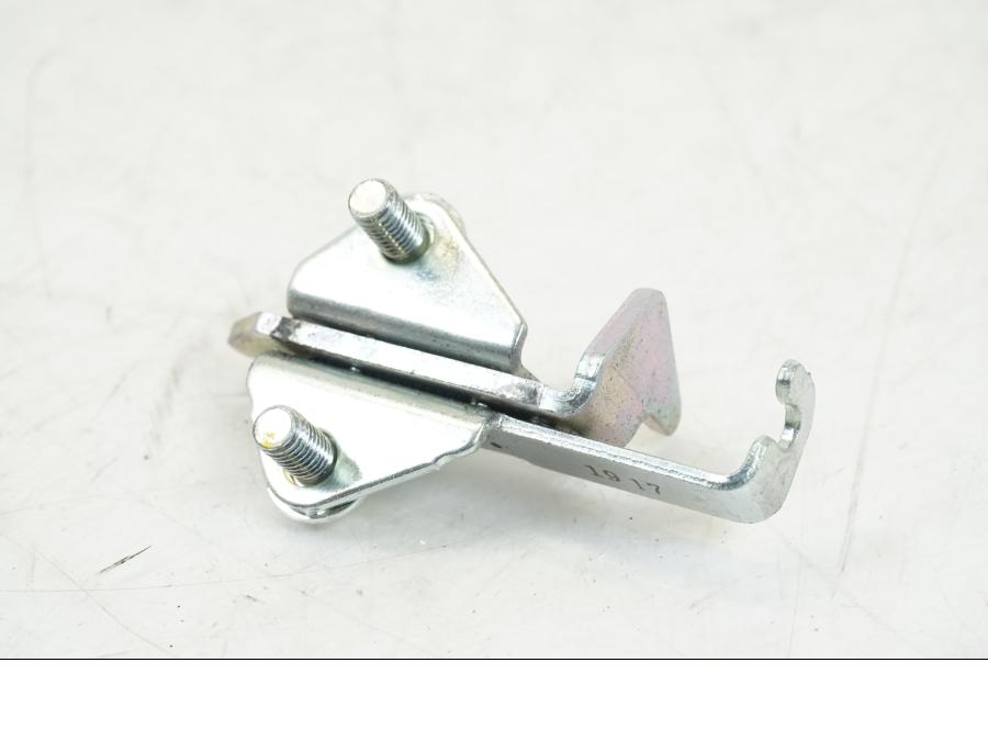 Höger sida på Sadellåsmekanism från en Yamaha MT-09 -2021 motorcykel.