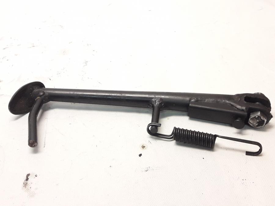 Framsidan på Sidostöd från en Kawasaki Z 800 -2015 motorcykel.