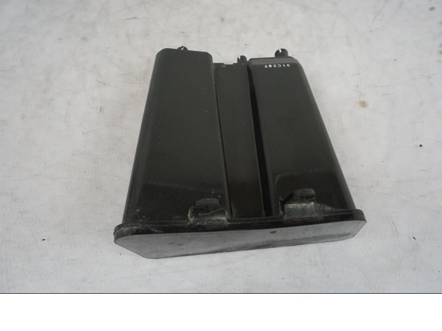 Snett uppifrÄn pÄ Fuel Evap System frÄn en Triumph Bonneville T120 -2021 motorcykel.