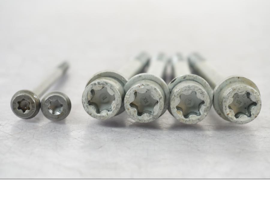 Höger sida på Skruv / Mutter etc från en BMW R 1200 GSA -2014 motorcykel.