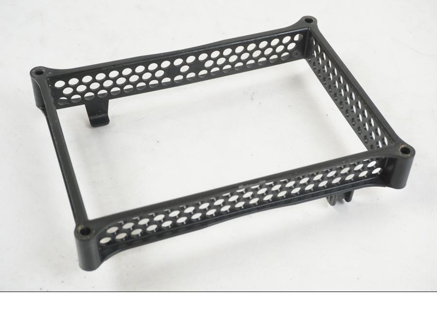 Snett nerifrån på Luftfilterkåpa från en BMW R 1250 GS -2021 motorcykel.