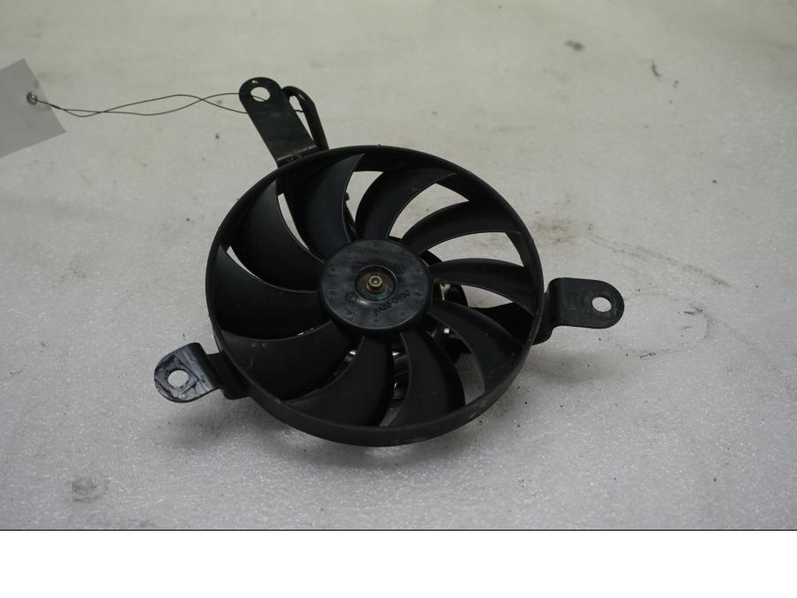 Baksidan på Vattenkylfläkt från en Ducati Monster 1200 -2015 motorcykel.