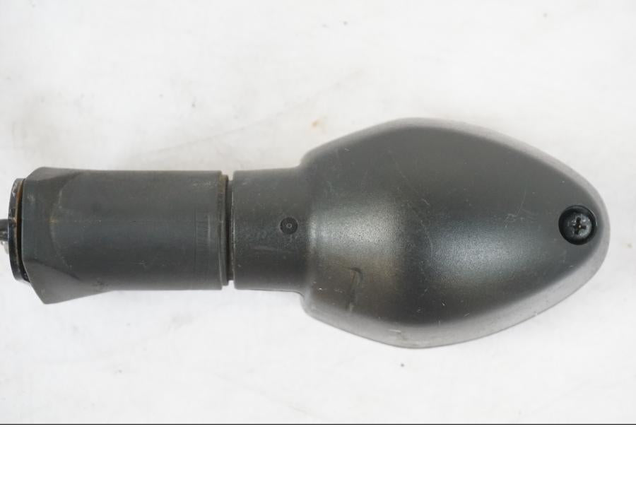 Snett uppifrån på Blinkers från en Suzuki GSX-S 1000 -2017 motorcykel.