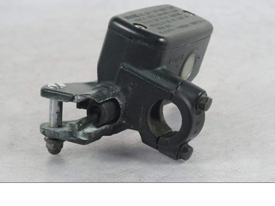 Vänster sida på Kopplingshuvudcylinder från en Honda CBR 1100 XX -1999 motorcykel.