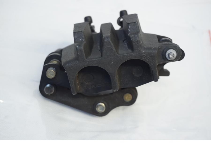 Höger sida på Bromsok från en Kawasaki VN 900 -2006 motorcykel.